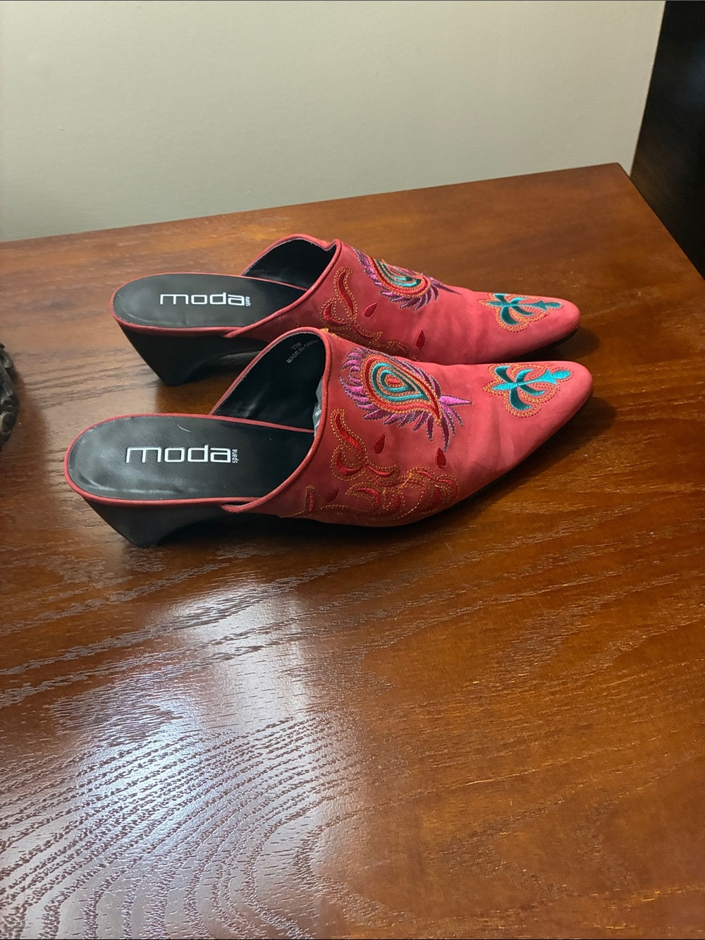Moda Red Embroidered Slip-On Mules - Picture 3 of 5